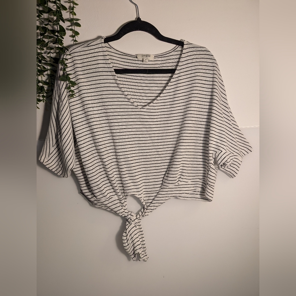 Umgee USA Striped Knot‑Front Crop Top • Size M • White/Black